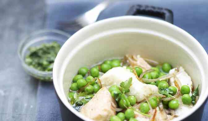 Cocotte de poissons aux petits pois, salsa verte