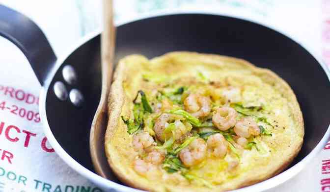 Omelette aux crevettes et au cheddar