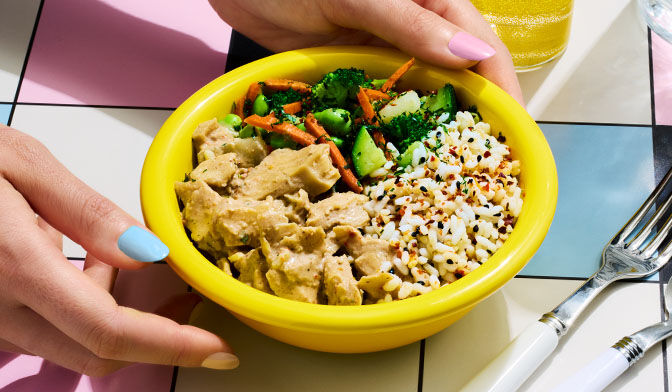 Buddha Bowl Saté, émincés végétaux, légumes,riz — vue 3