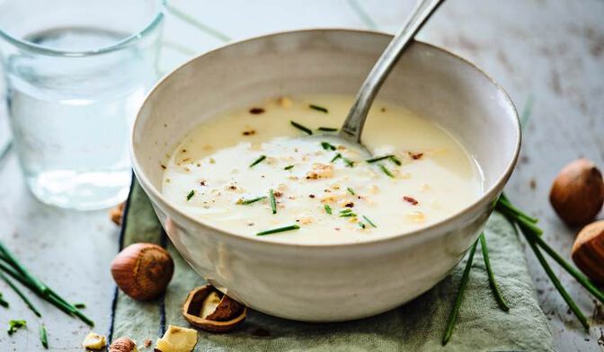 Mini so soupe chou-fleur, fromage italien, noisette