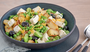 Salade de pommes de terre, fèves, petits pois, feta