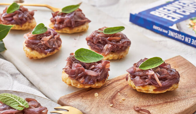 Mini tatins d'oignons rouges par Emilie Franzo @plus_une_miette