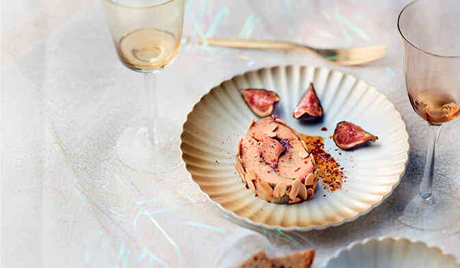 Terrine de foie gras de canard aux griottes et au Porto