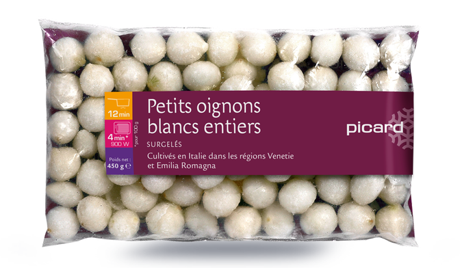 Petits oignons blancs entiers