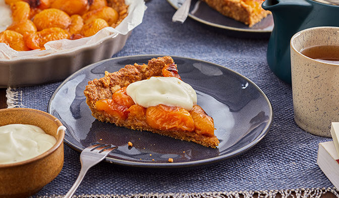 Tarte aux abricots, crème fouettée au turron