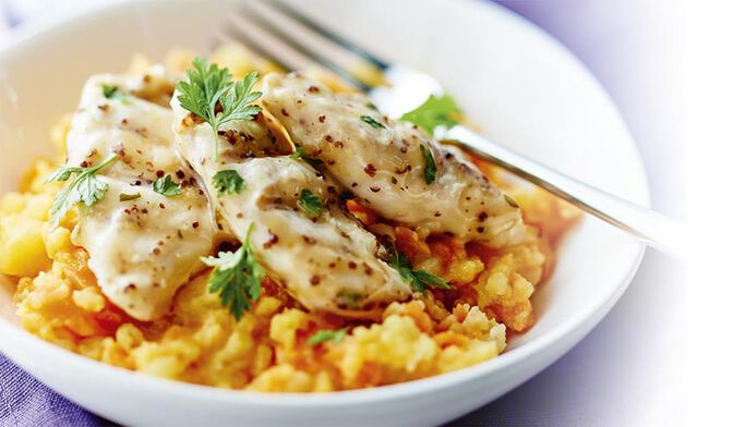 Aiguillettes de poulet à la moutarde et au citron, écrasée de pommes de terre et de carottes