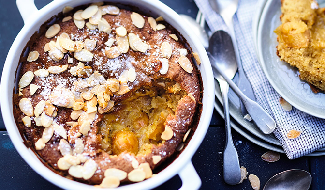 Gâteau en cocotte à la fleur d'oranger, amandes et mirabelles
