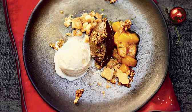 Ganache au chocolat et sarrasin Mangue poêlée et glace au lait d’amande