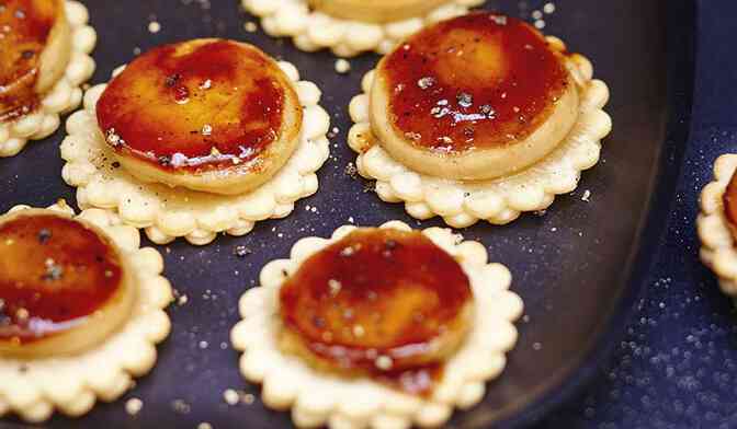 Bouchées au boudin blanc, foie gras et miel