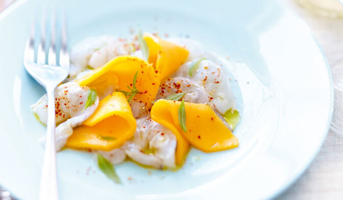 Carpaccio de mangue, crevettes, citron vert