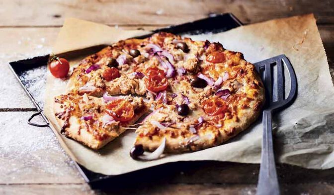 Pizza thon, tomate, olive