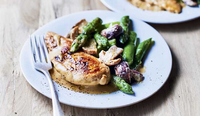 Poulet aux asperges et jeunes cèpes