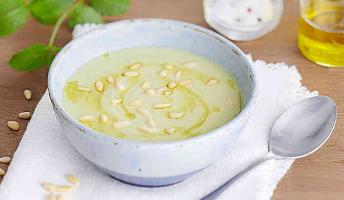 Velouté de fèves à la menthe