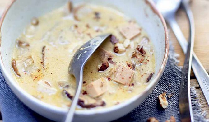 Velouté de cèpes et foie gras à la noisette