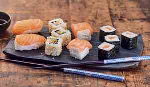 12 SUSHI SAUMON C.EVASION
