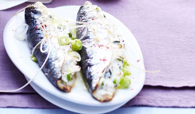 Sardines farcies à la ricotta, menthe et pignons