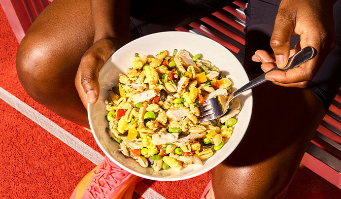 Salade gnocchetti poulet, légumineuses, légumes — vue 3