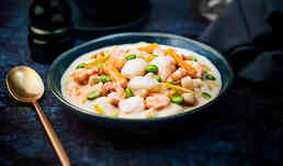 Lotte du Cap, crevettes et Saint-Jacques* sauce au Riesling