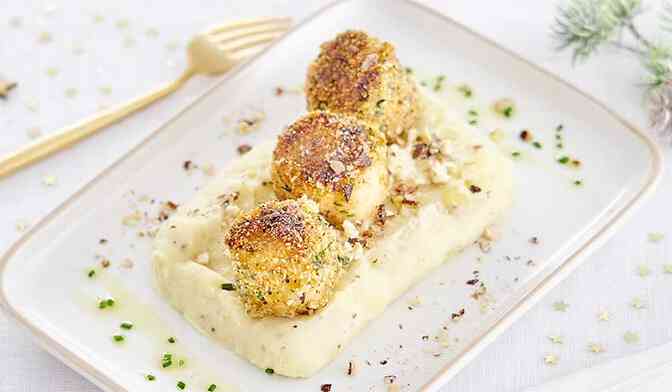 Saint-Jacques panées aux herbes et à la noisette, écrasé à la truffe