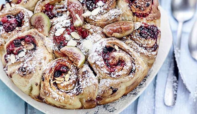 Brioche roulée aux fruits rouges et aux figues