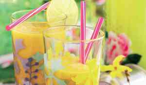 Smoothie ananas litchi mangue gingembre
