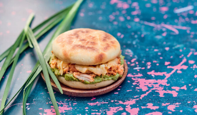 SANDWICH FACON AREPA