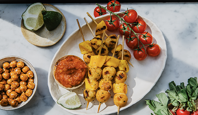 Mini-brochettes mangue, acras de morue