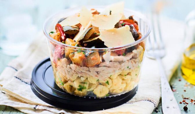 Poulet, compotée de légumes du soleil, petites pâtes