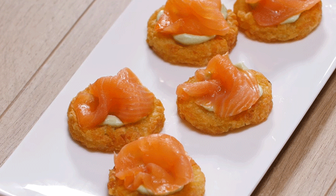 Canapés de saumon aux galettes de pomme de terre