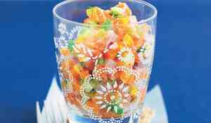 Tartare de saumon aux baies roses