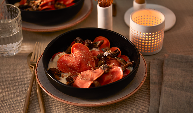 Raviolis c&oelig;ur burrata truffe, cr&egrave;me de parmesan, champignons dor&eacute;s et noisettes