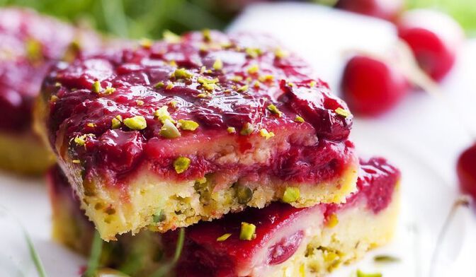 Clafoutis renversé cerises & pistaches