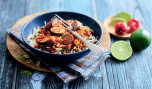 Rougail saucisse, riz blanc et lentilles cuisinées