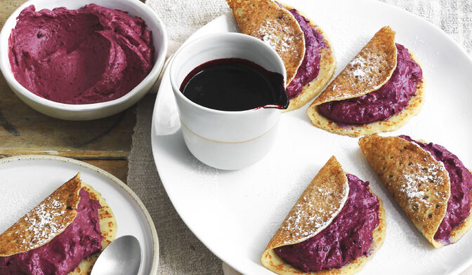 Mini-crêpes à la chantilly de myrtilles