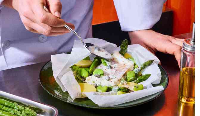 Papillote de cabillaud aux asperges et aux f&egrave;ves