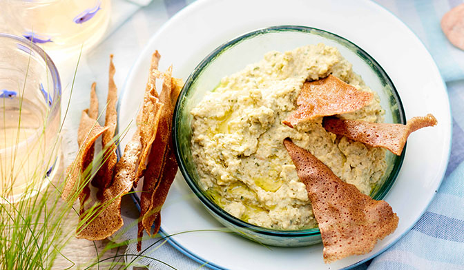 Houmous d'artichauts, chips de sarrasin