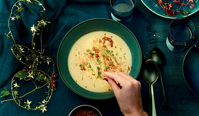 Velouté d'asperges blanches, feuillets à la cannelle