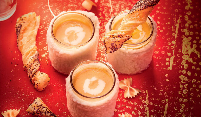 Petit velouté marron-courge et trempette feuilletée au fromage
