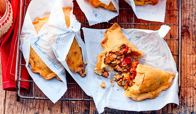 Petits empanadas de thon à la tomate