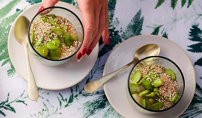 Quinoa, fèves, purée de céleri rave et huile de noisette
