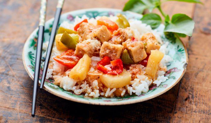 Tofu, riz, légumes et ananas sauce aigre-douce
