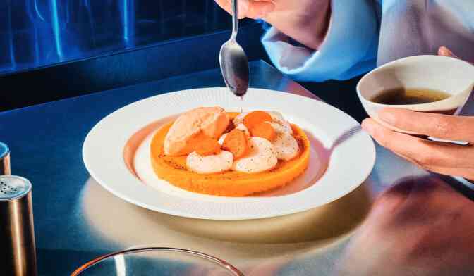 Saint-Jacques crues, carottes vanill&eacute;es et cr&egrave;me de corail par L&eacute;a