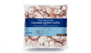 Morceaux de calmar géants cuits