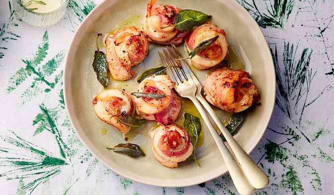 Roulades de dorade au lard fumé et beurre à la sauge