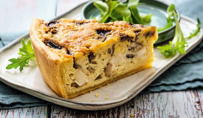 Part de tarte champignon poulet emmental