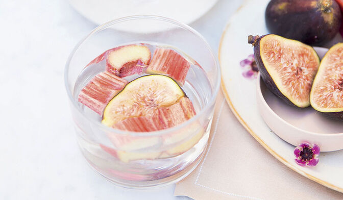 Eau détox rhubarbe et figues