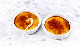 2 cr&egrave;mes br&ucirc;l&eacute;es