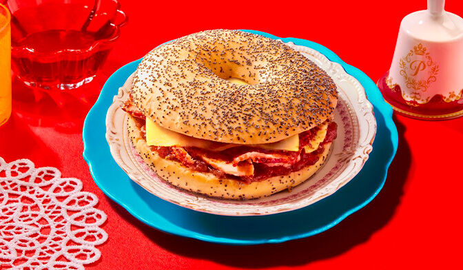 Bagel poulet, oignons, cheddar, bacon, moutarde — vue 3