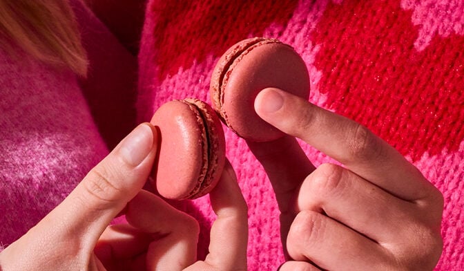 2 macarons framboise — vue 3