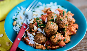 Boulettes kefta, sauce tomate, beurre de cacahuète